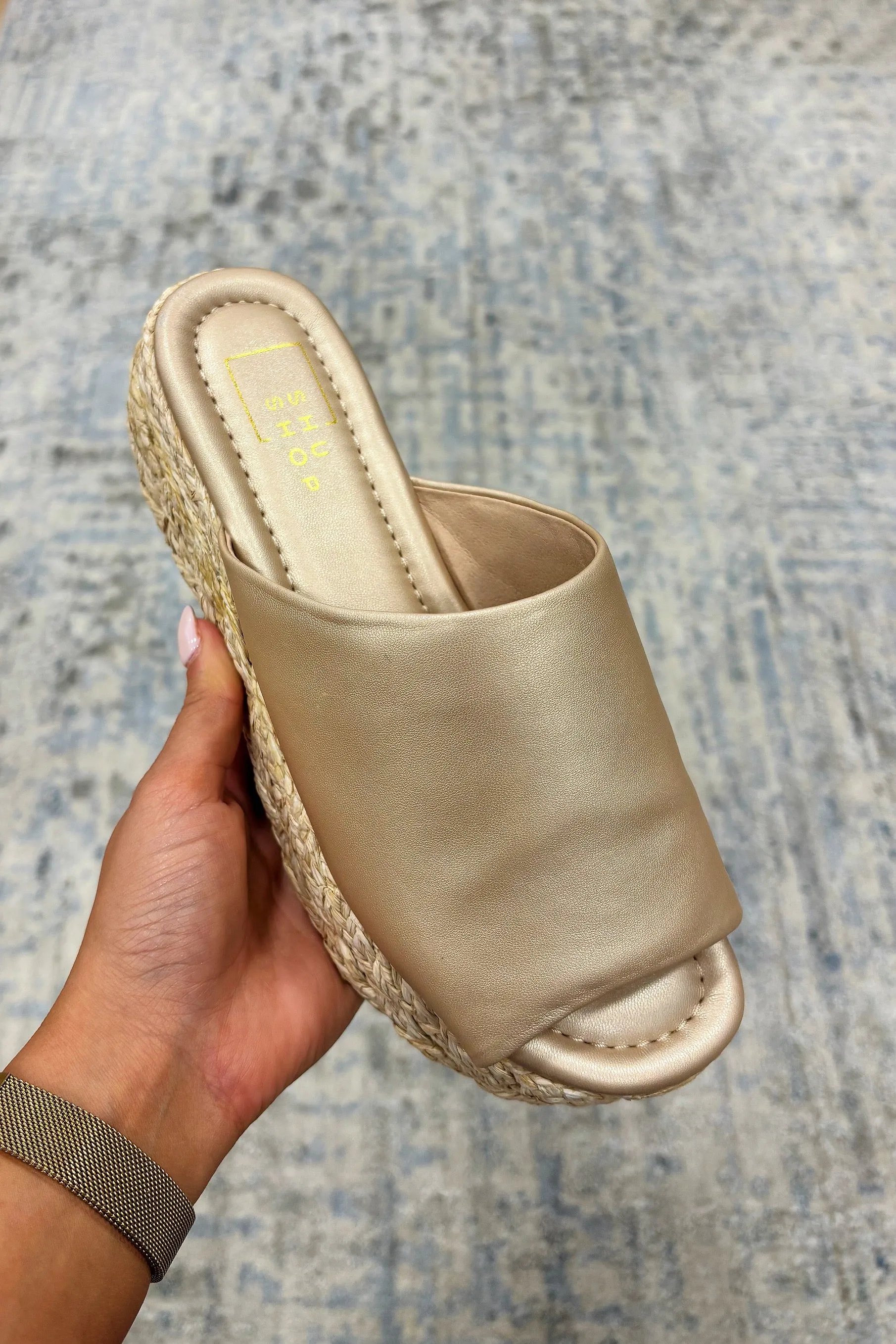 Lizzie Wedge Sandal Gold
