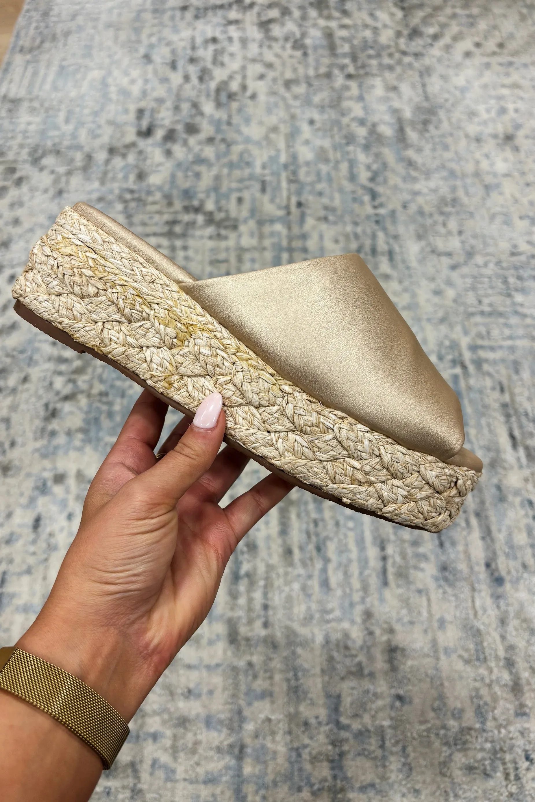 Lizzie Wedge Sandal Gold